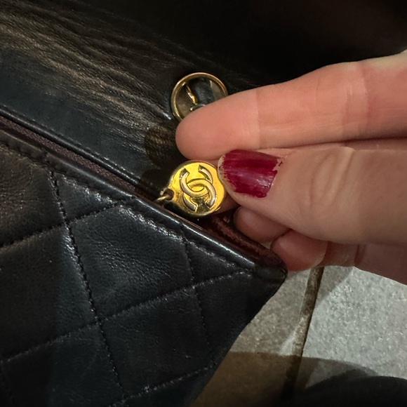 **AUTHENTIC** Chanel vintage classic flap bag in black - Picture 12 of 16